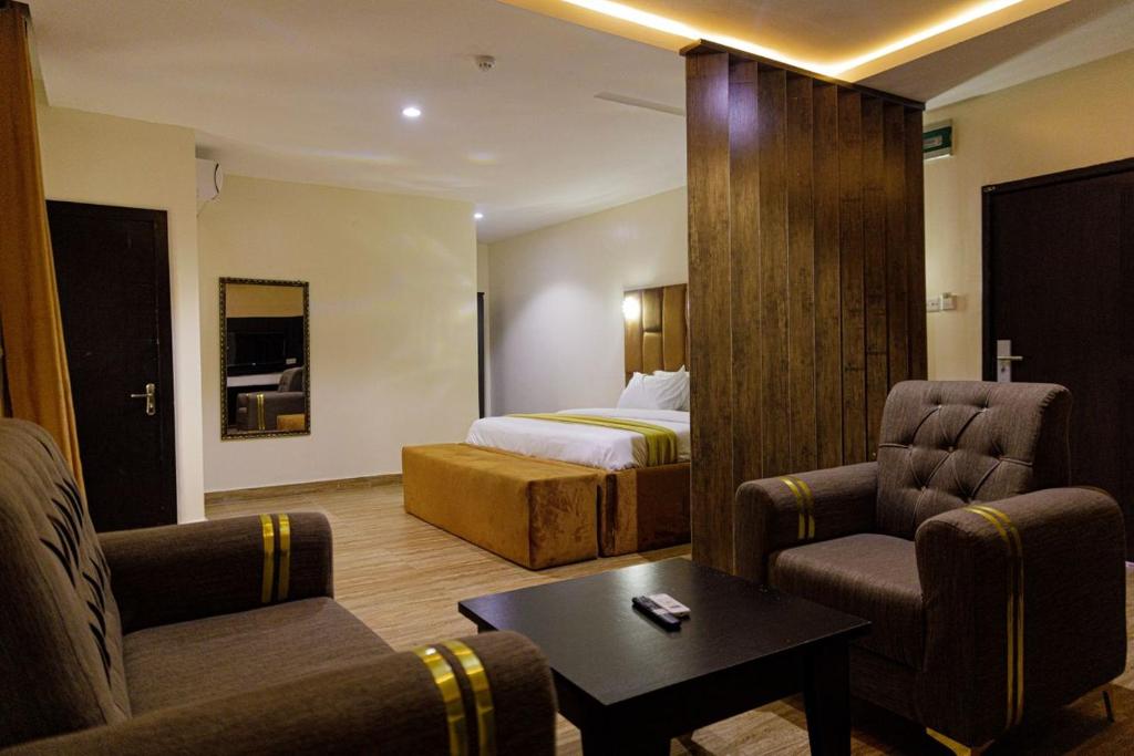 Rosewood Suite